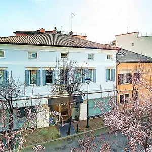 3* Hotell Aaron